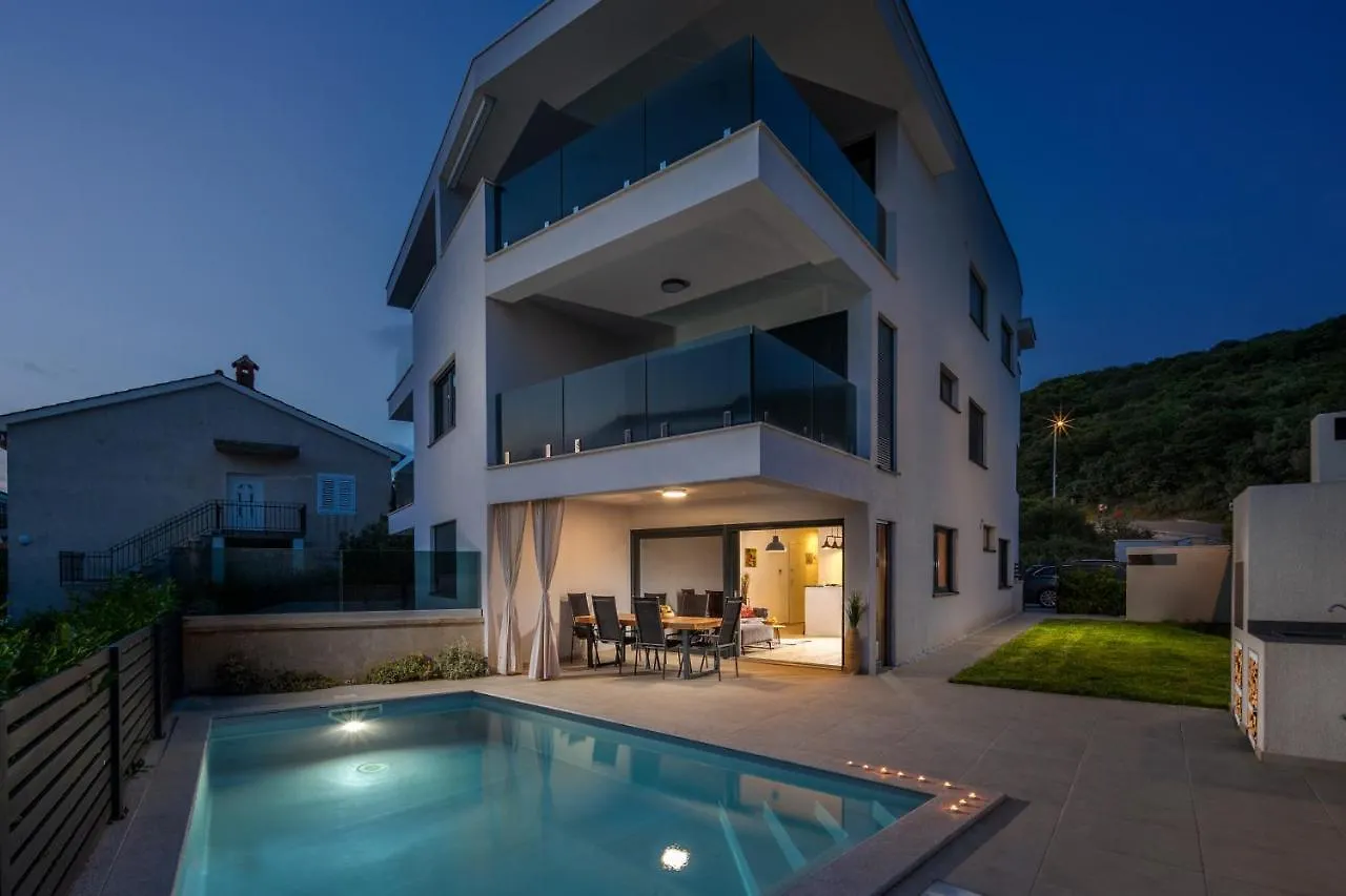 Luxury Apartment Marco Polo With A Private Swimming Pool With Salt Sea Water Punat