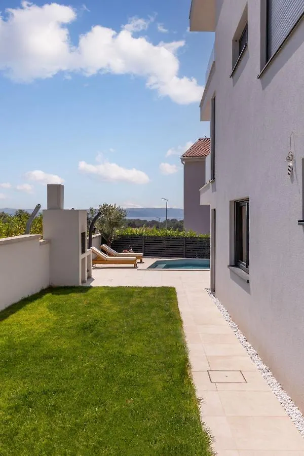 Luxury Apartment Marco Polo With A Private Swimming Pool With Salt Sea Water Punat