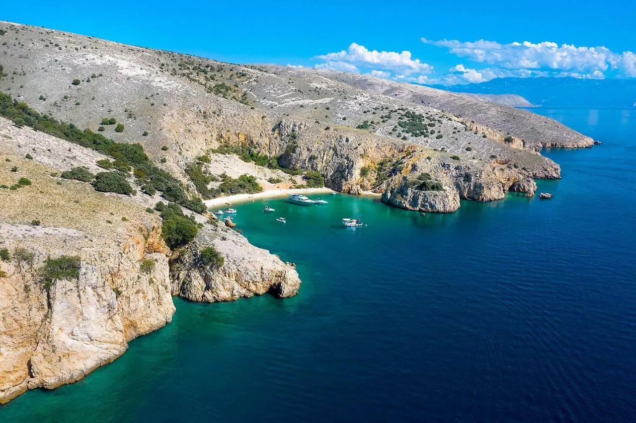 Luxury Apartment Marco Polo With A Private Swimming Pool With Salt Sea Water Punat